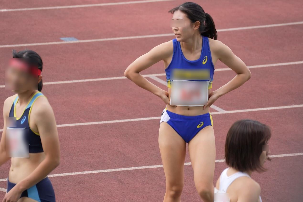 悔しさを滲ませる ぼーんほわいと　第19回田島直人記念陸上 女子300ｍ走　ブルマ食い込み直し　大阪教育大学　前原ゆい 青山学院大学　髙島咲季 筑波大学　景山咲穗　陸上　陸上女子　腹筋　ハイレグ　ハイレグブルマ　社会人ブルマ　インナーショーツ　スズキ自動車　岩田優奈　園田学園高校　谷口璃奈 筑紫女学園　上嶋夏希　教育大ブルマ