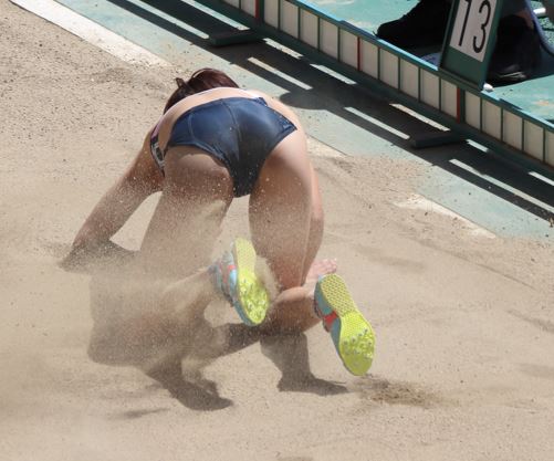 あの動画と合わせて見応えたっぷり!…三段跳び 躍動カメラマン 第107回日本選手権OSAKA 内田建設AC 大阪教育大学 武庫川女子大学 青山学院大学 日本女子体育大学 大開脚ブルマ 砂まみれブルマ