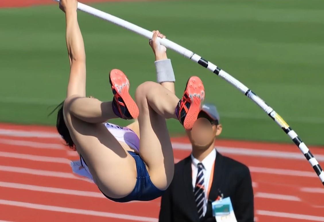 【再販】AIR_0003_01 ショートヘアJD棒高跳選手の試技をスーパースローにしたらいろんなものが見えてきた！ ニューヨーク体育大学　第53回織田幹雄記念国際陸上競技大会　武庫川女子大学　陸上部　森田 彩　女子棒高跳び　ブルマはみ毛　ハイレグレーシングブルマ　女子ストレッチ