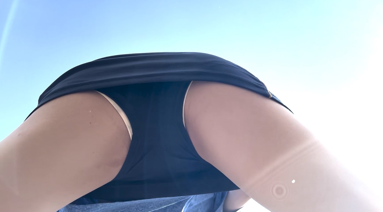 【テニスウェア】真下アングル!ストレッチしたら、透けパン、はみパン、すきまパン てんてん 透けスパッツ 生パンテニス 濃紺アンスコ テニスを真下から撮影 生下着 スパッツ穿き忘れ
