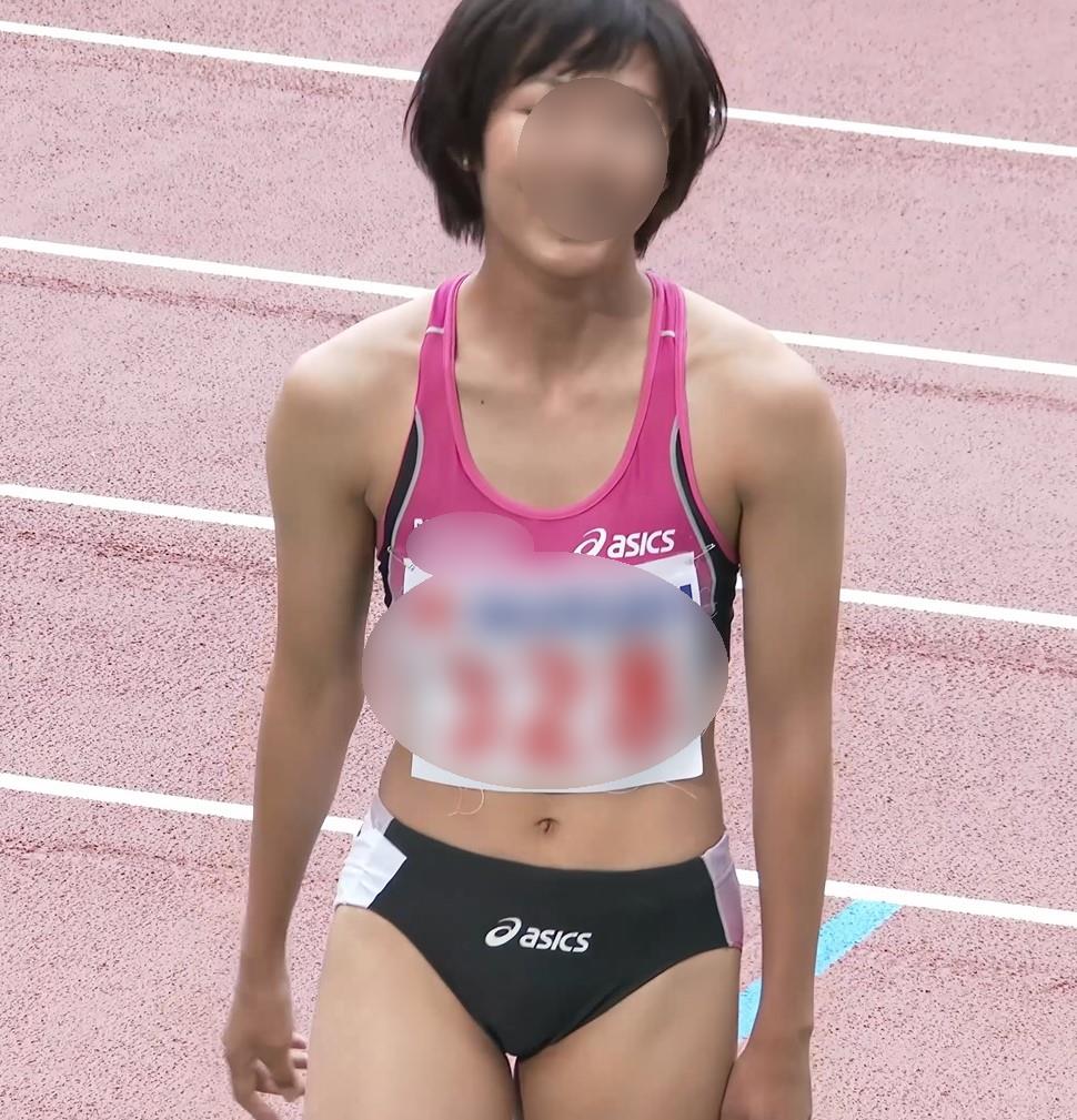 【再販】【AIリマスター】arch_0016_03_03 色白OL選手が膨張色のピンク色ユニ着用で後ろ姿に注目されてしまう動画 ニューヨーク体育大学　2016年陸上女子400ｍ走　ピンクブルマ　アシックス製レーシングショーツ　大阪成蹊大学　女子陸上部　実業団女子　社会人ブルマ