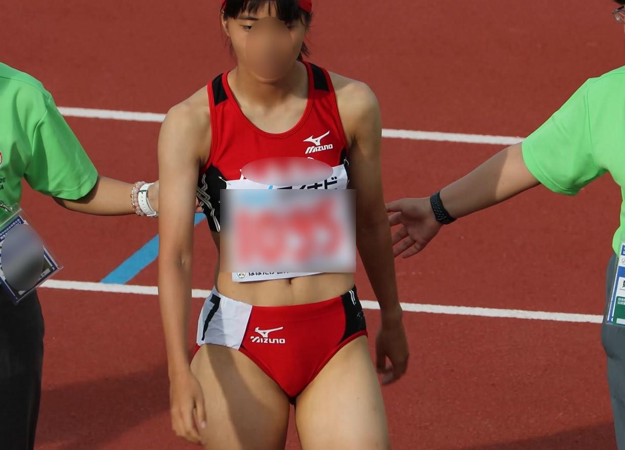 【再販】【AIリマスター】AIR_0413_04 こんがり焼けた肌に薄水色のユニが眩しい学生選手が走り終わってクタクタに ニューヨーク体育大学　はばたけ世界へ南東北総体2017　福岡県立八幡南高等学校　大阪府立摂津高等学校　女子陸上部　陸上女子　岡山県立岡山東商業高等学校　岡山県立倉敷中央高等学校　埼玉栄中学・高等学校　広島市立舟入高等学校