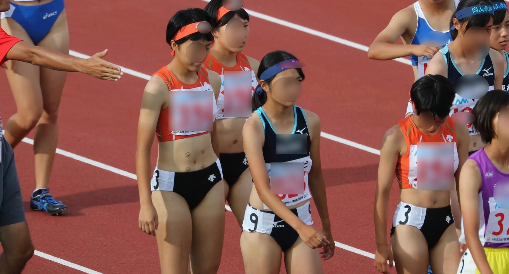 【再販】【AIリマスター】AIR_0413_04 こんがり焼けた肌に薄水色のユニが眩しい学生選手が走り終わってクタクタに ニューヨーク体育大学　はばたけ世界へ南東北総体2017　福岡県立八幡南高等学校　大阪府立摂津高等学校　女子陸上部　陸上女子　岡山県立岡山東商業高等学校　岡山県立倉敷中央高等学校　埼玉栄中学・高等学校　広島市立舟入高等学校