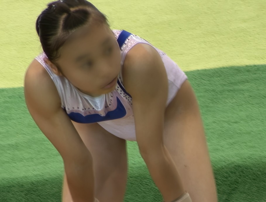 希少白色レオタード着用女子体操選手に絞った盗撮動画
